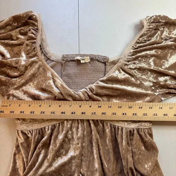Entro Champagne Crushed Velvet Ruffle Twist Babydoll Top Size M Pleated Peplum - Picture 8 of 11
